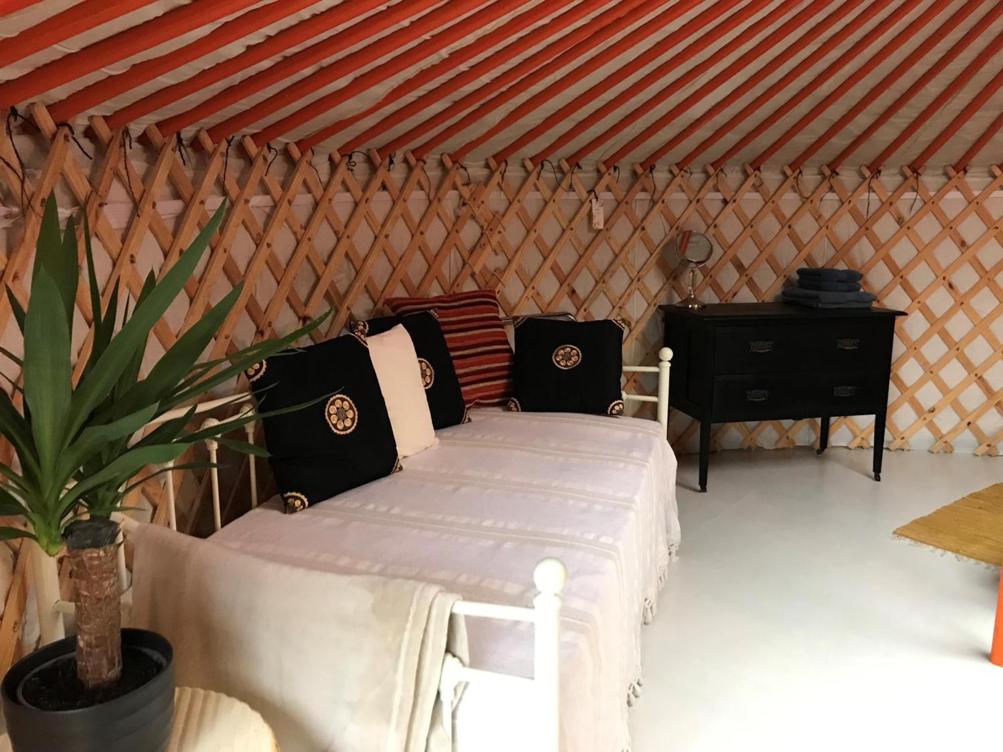 Отель Gilfach Gower Farm Luxury Yurt With Hot Tub Амманфорд Экстерьер фото